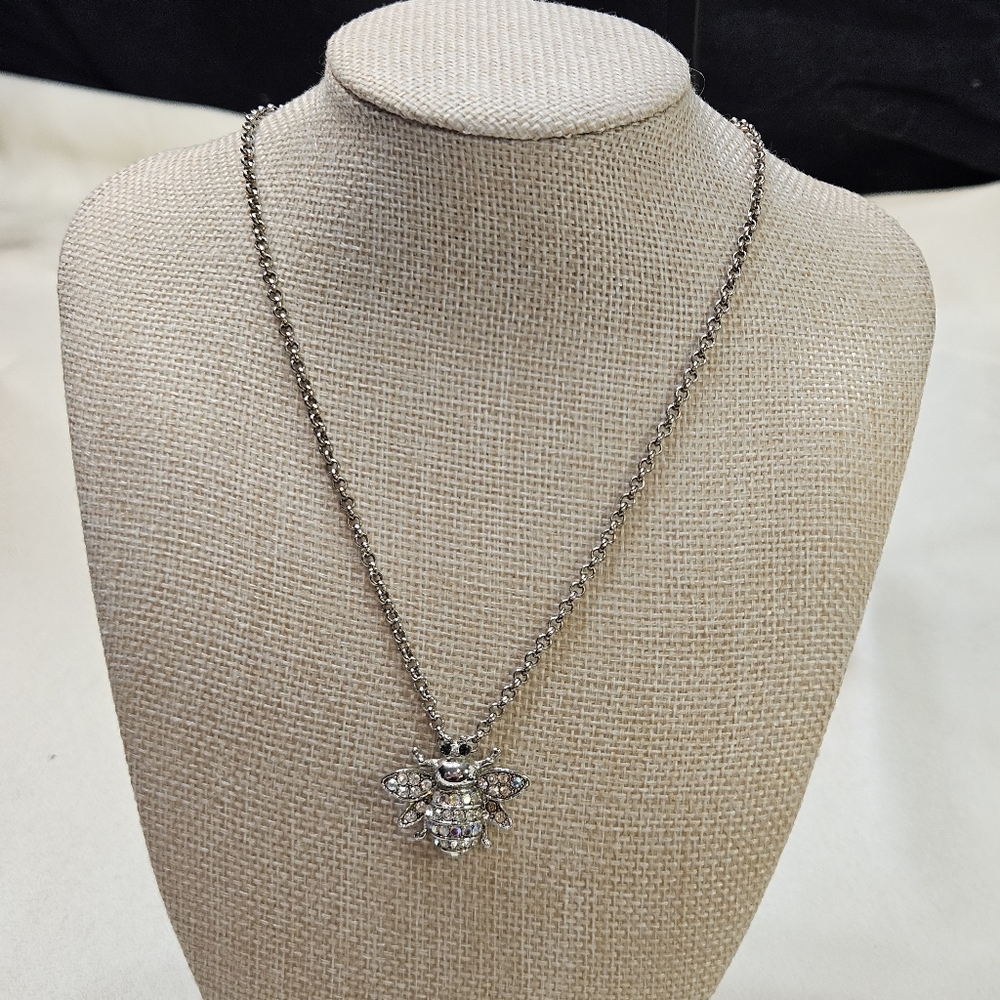 Chic Silver Necklace with Crystal Bee Pendant